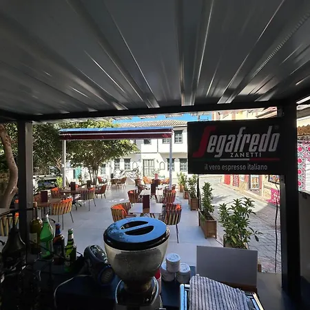 Oldies Bistro Restaurant *