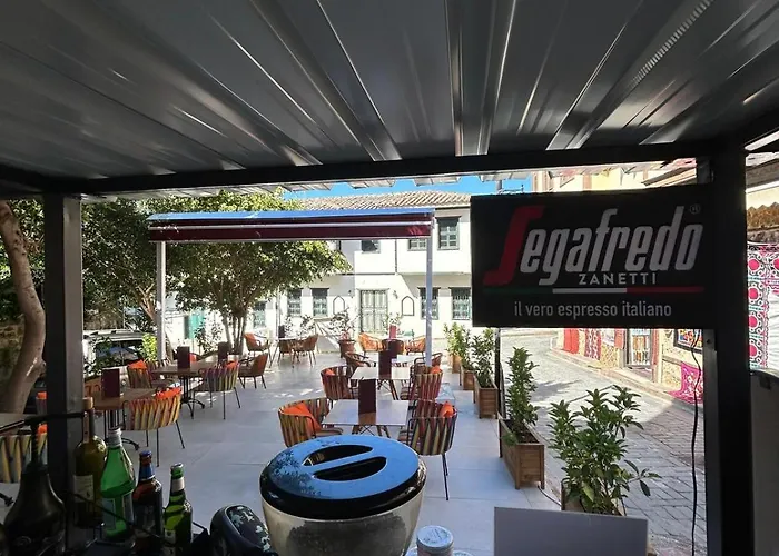 Oldies Bistro Restaurant *